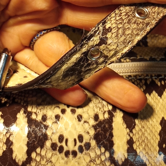 Snakeskin pattern shoulderbag - Picture 8 of 9